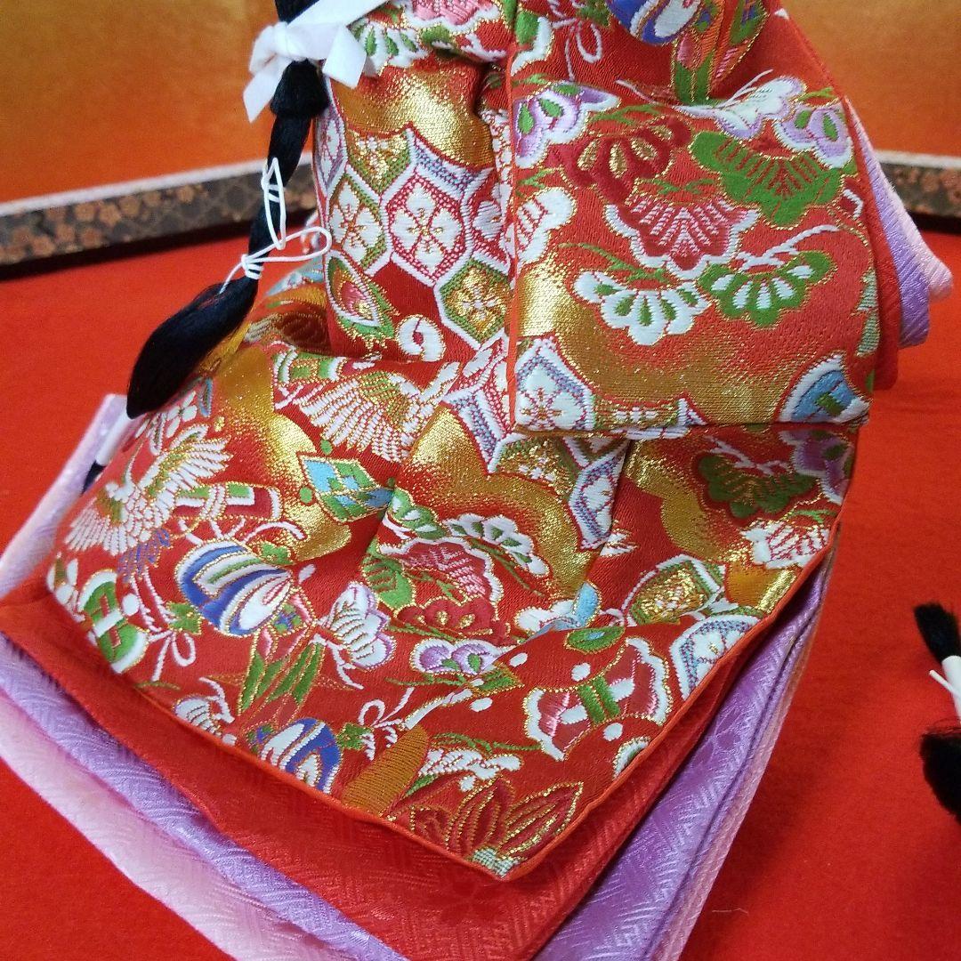 雛人形　三人官女　赤地に宝づくし柄