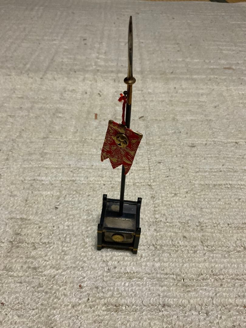 銀製／菊の家紋の槍飾り台・昭和初期のもの　ボンボニエール。【銀製／服部製。】。