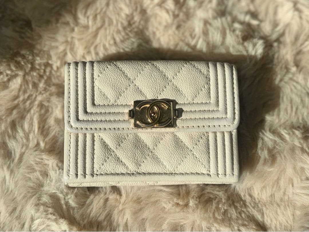 【値下げ中】CHANEL 三つ折り財布 ホワイト キルティング