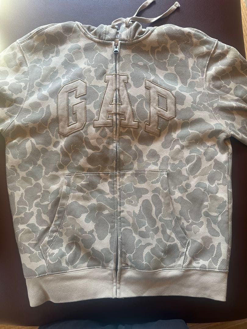 GAP 迷彩柄 ジップアップパーカー