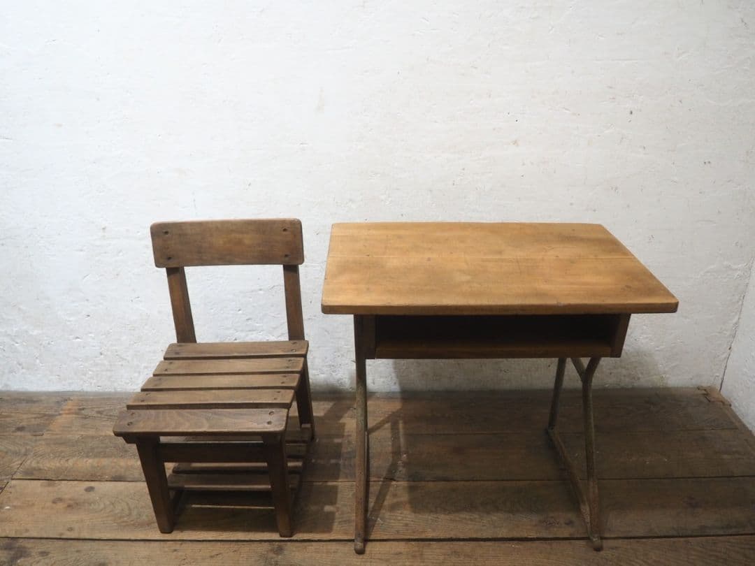 1324 ②ヴィンテージ　レトロな学校机と椅子　テーブル　イス　古家具　子供用