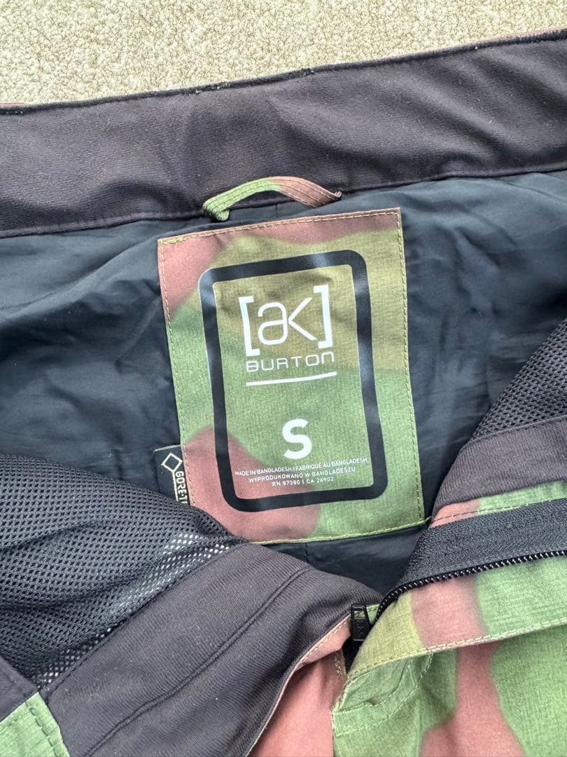【BURTON ak】GORE-TEX スノーボードウェア Sサイズ 迷彩