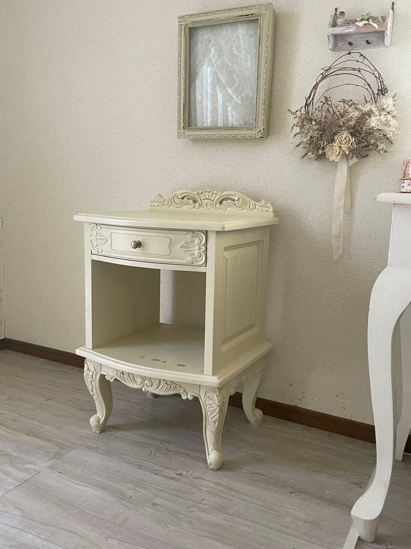 サイドテーブル　白　アンティーク調　ホワイト