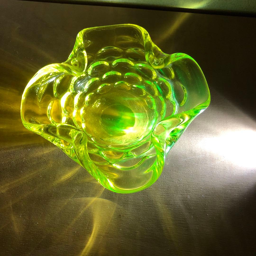 ウランガラス　灰皿型コンポート