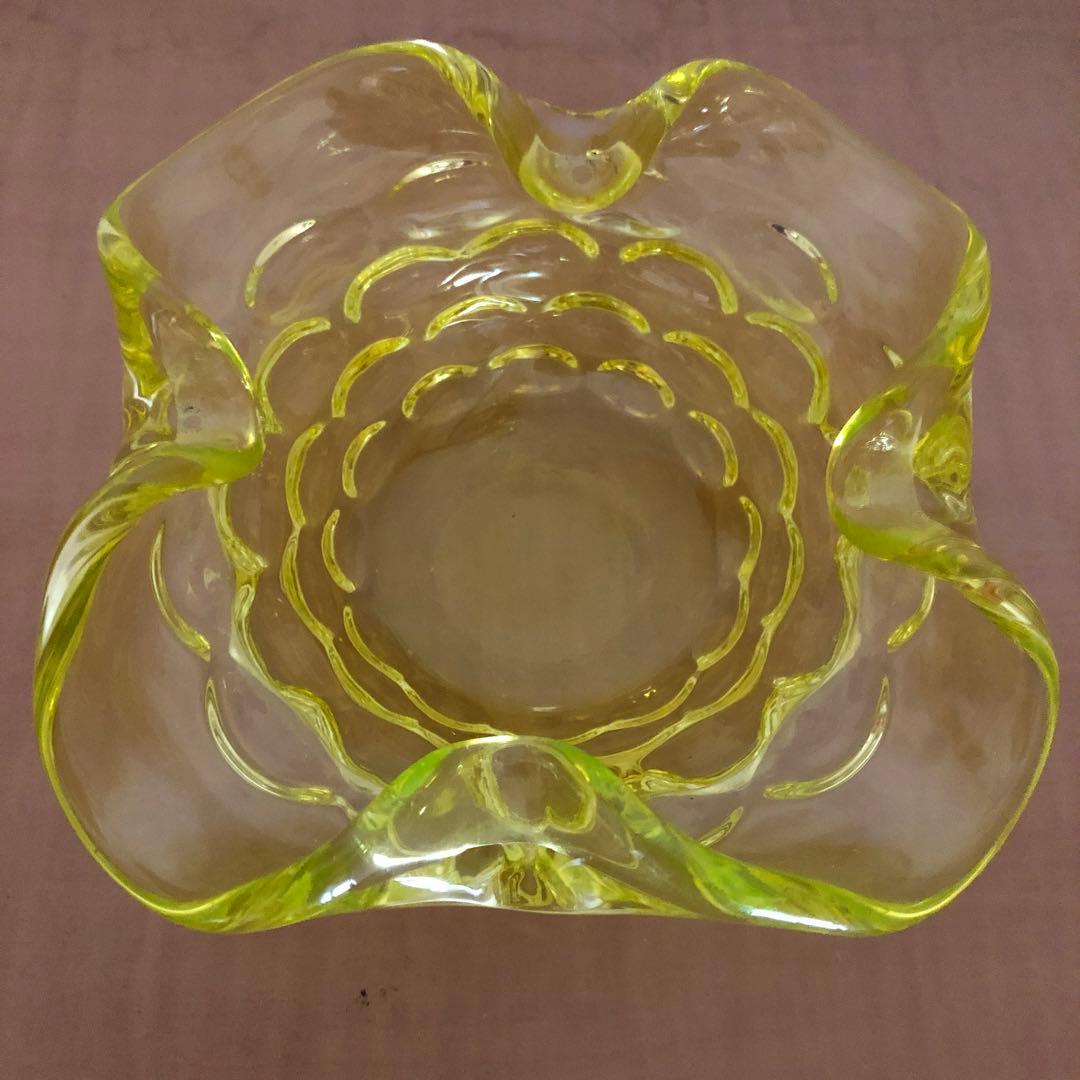 ウランガラス　灰皿型コンポート