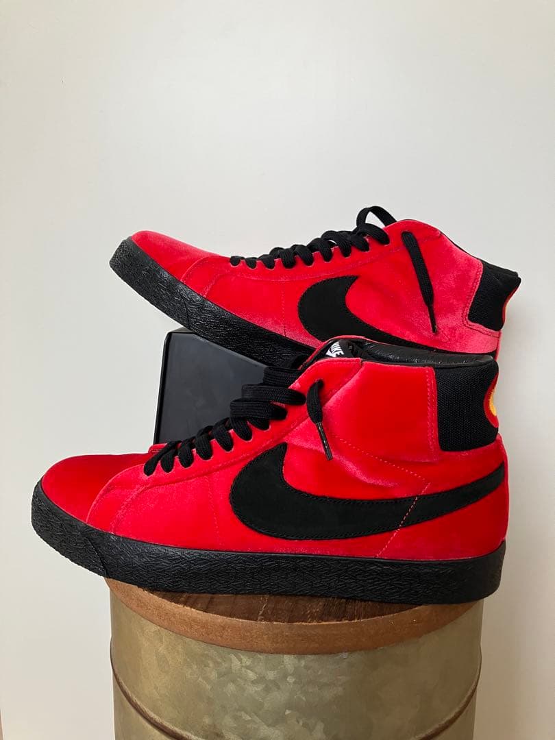 【ギザギザの流星 】NIKE SB ZOOM BLAZER MID