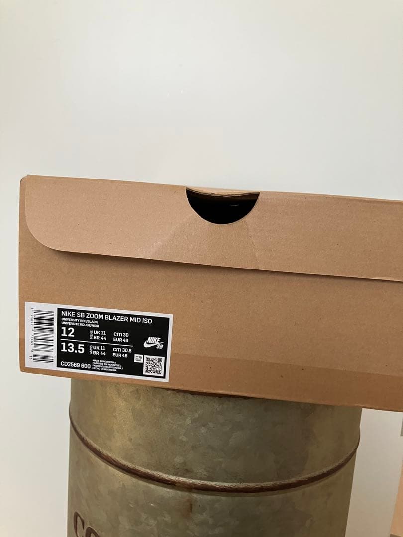 【ギザギザの流星 】NIKE SB ZOOM BLAZER MID