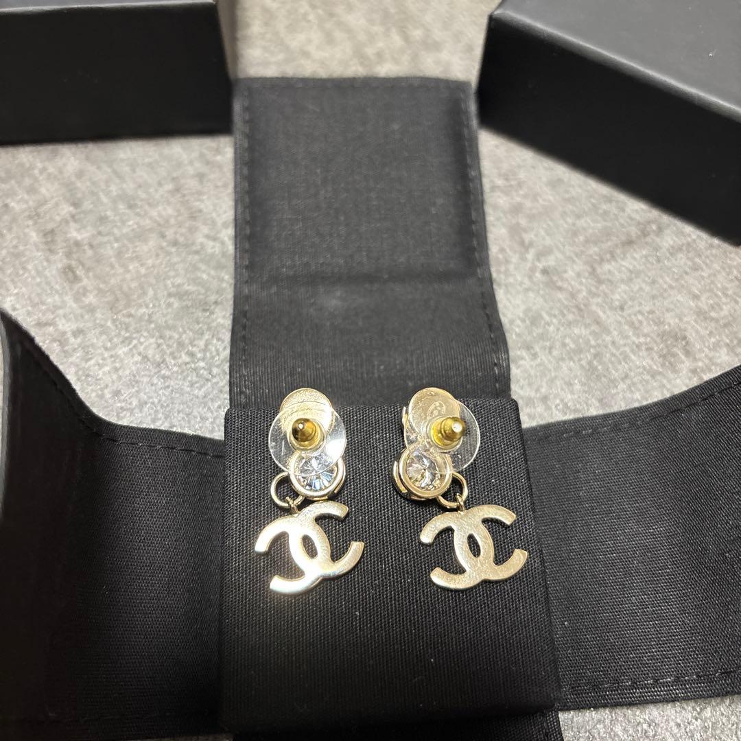 CHANEL パールクリスタルスタッドピアス