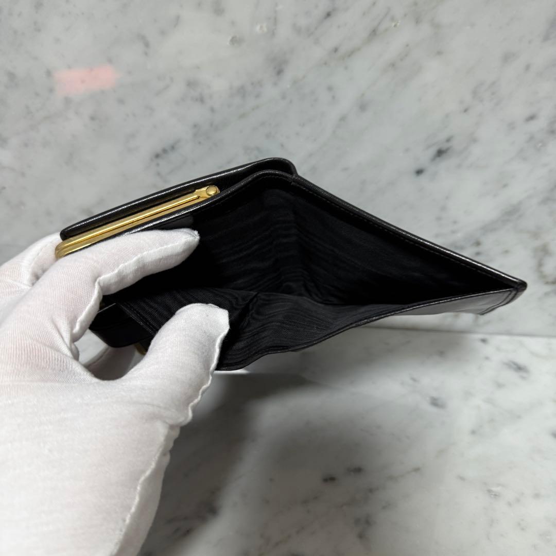 美品 GIVENCHY ジバンシー 二つ折り財布 ブラック 黒 ロゴ がま口財布