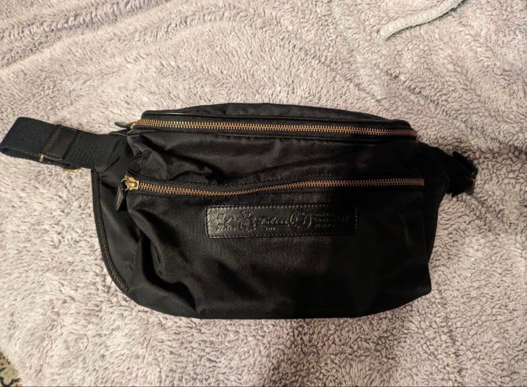 フェリージ　ボディバッグ