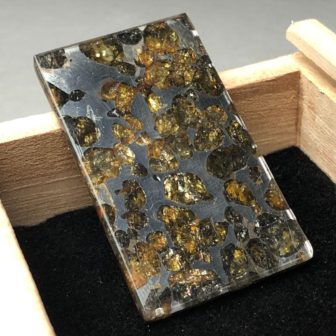 エ*７様 パラサイト隕石 隕石　石鉄隕石　セリコ隕石 美品　重さ約12ｇ　共箱