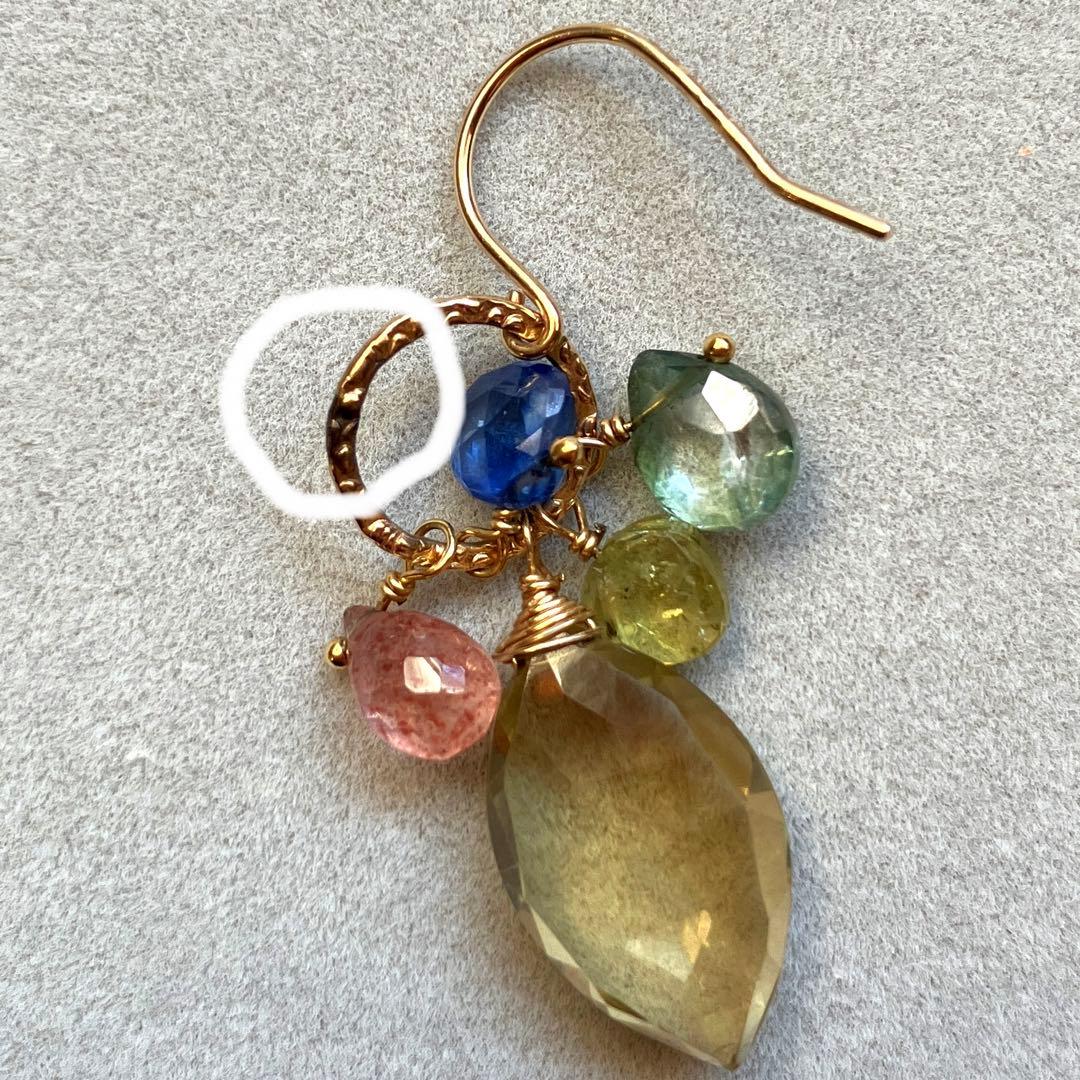 Eva Hanusova for agete 天然石ピアス