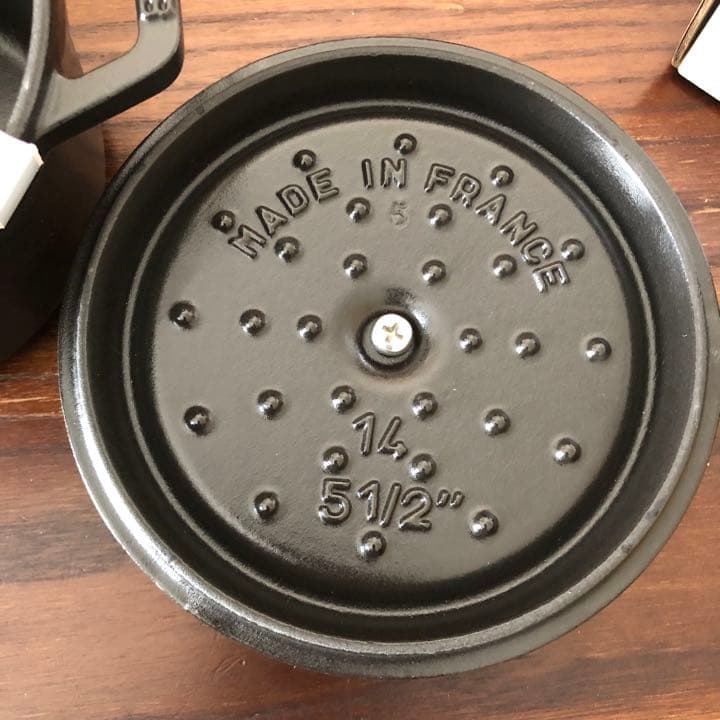 新品　国内正規品　生涯保証　staub ストウブ　ブラック