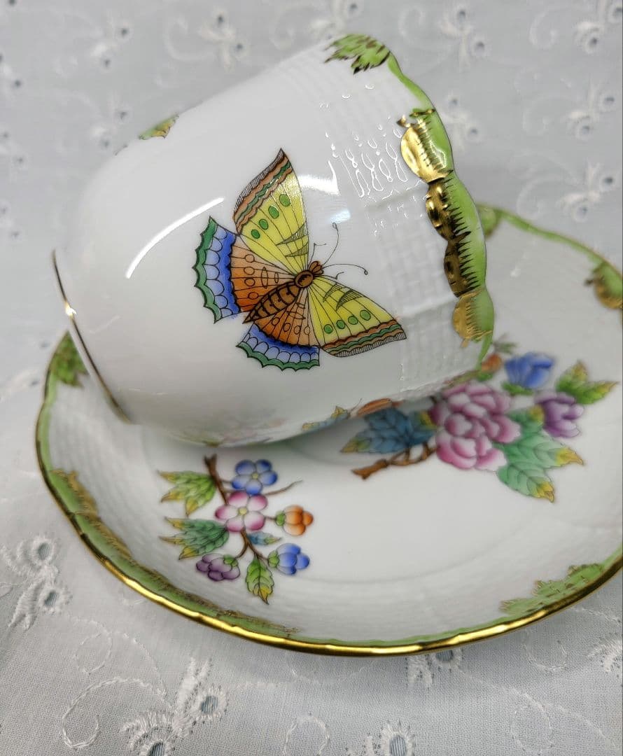 美品✨ヘレンド ヴィクトリアブーケ カップ&ソーサー 花 蝶 コーヒー
