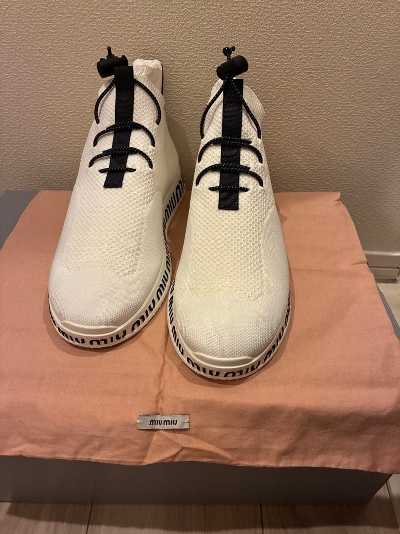 miumiu ミュウミュウ　スニーカー　ホワイト