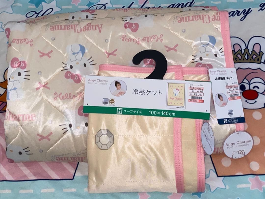しまむら サンリオキャラクターズ冷感ケット、敷パッドのセット　辻希美ハローキティ