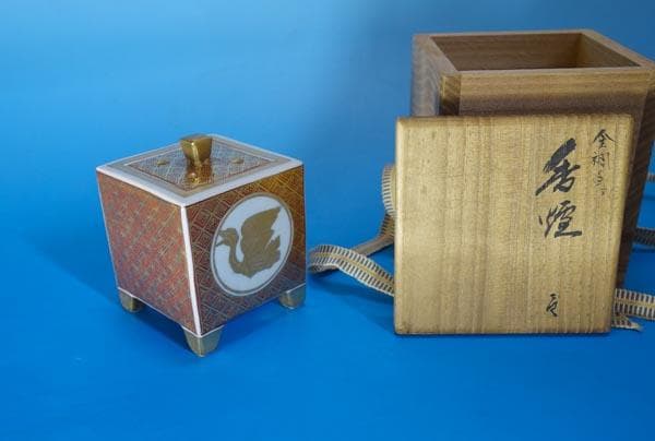 九谷焼　金襴手　角香炉　四方香炉　 山岸政明　共箱　石川県無形文化財 2004