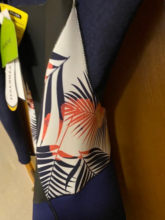 ☆レア美品☆レディースウエットスーツ3ミリ【ML】