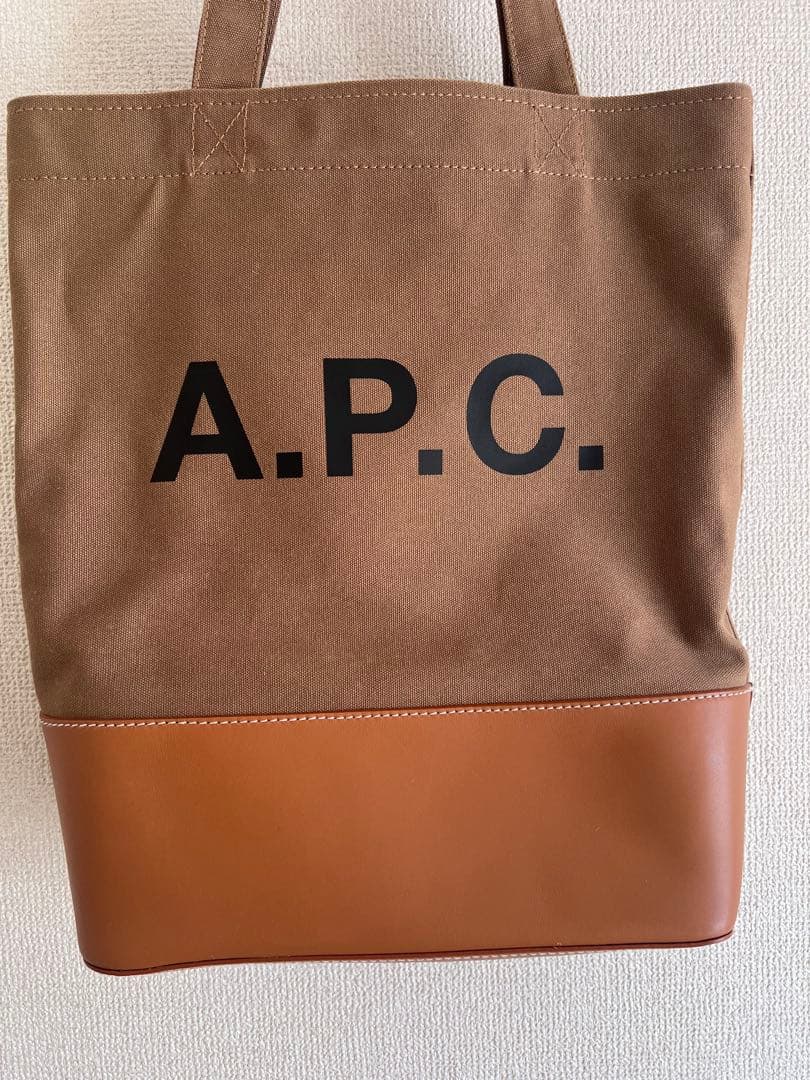 A.P.C アクセルトートバッグ　キャメル　レザー　大容量　ユニセックス