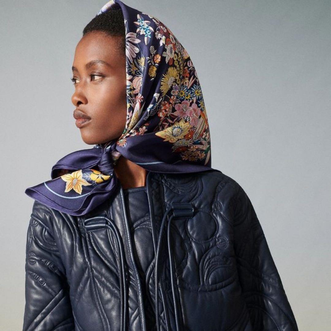 エルメス　カレ90 PLANIFLEURS 花柄ネイビー 新品