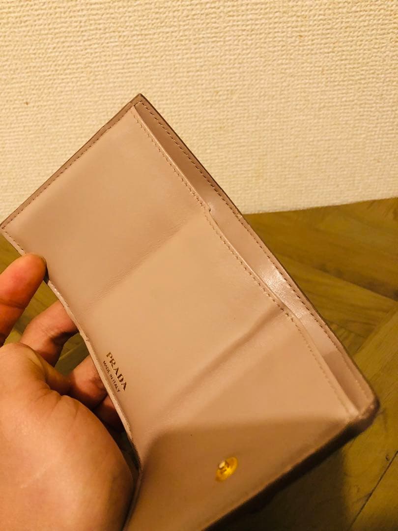 PRADA 三つ折り財布 ベージュ(ICチップ(RFID)搭載)