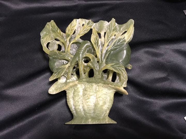 翡翠桃彫刻置物