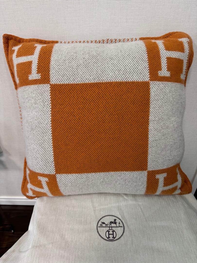 週末セール　新品未使用　hermes　　エルメス　クッション PM 領収書あり