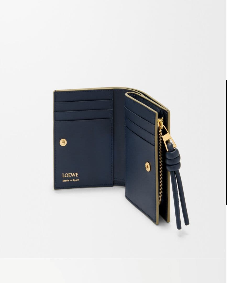 LOEWE ノット コンパクト ウォレット（シャイニーナパカーフ） 二つ折り財布