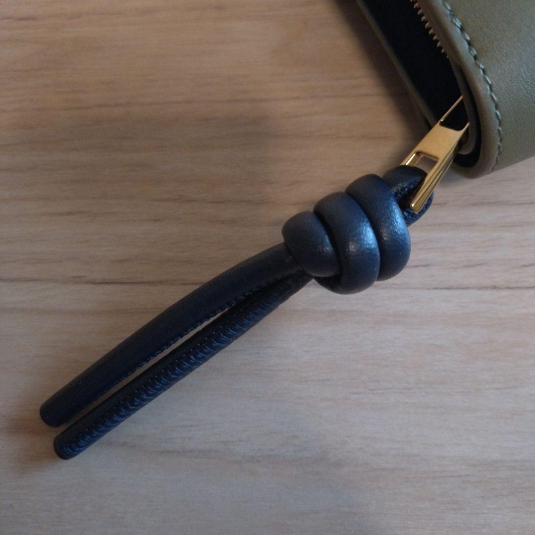 LOEWE ノット コンパクト ウォレット（シャイニーナパカーフ） 二つ折り財布