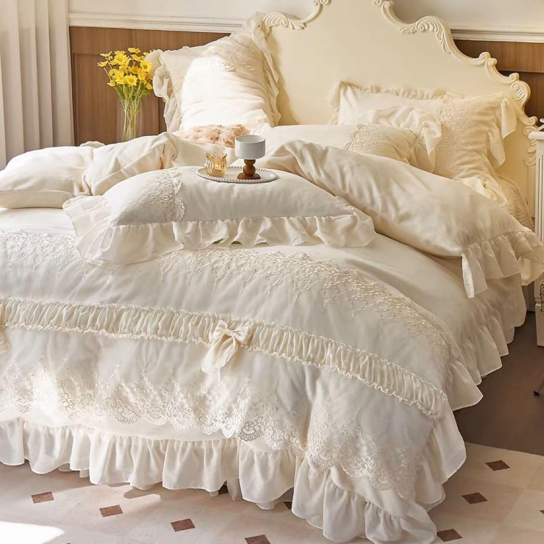 クリーム色フリル付きキングカバーセット