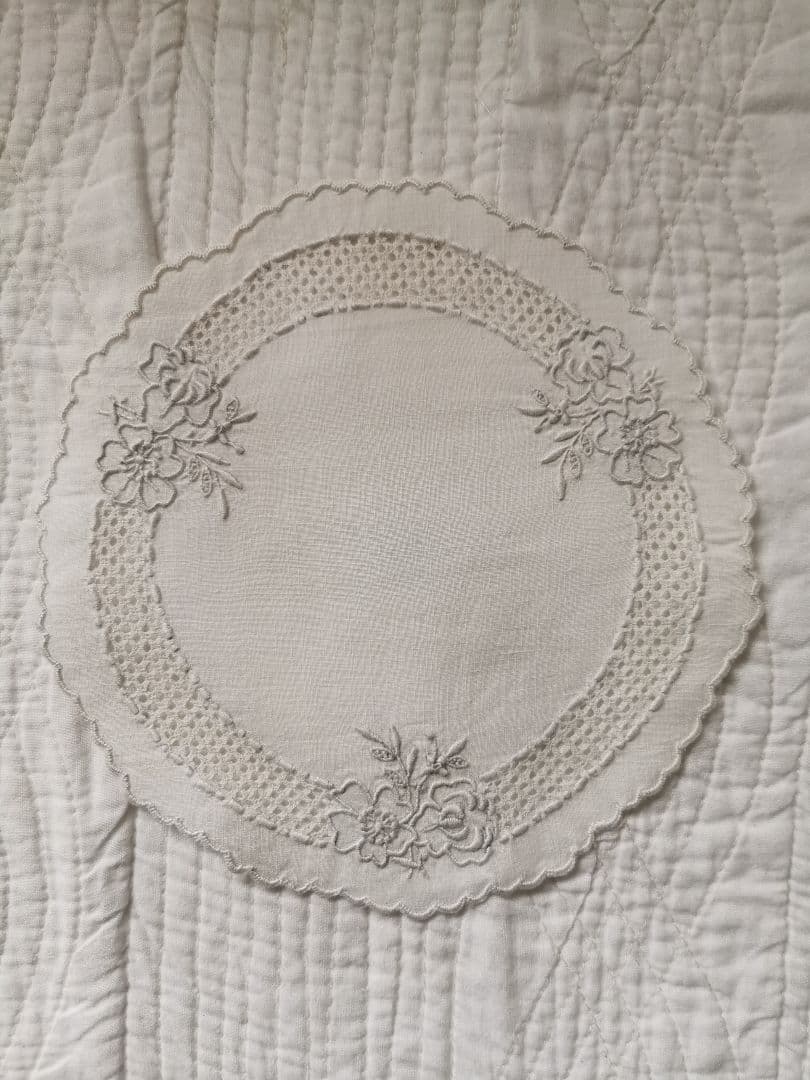 アンティーク桜刺繍ドイリー シュバルム透かしローズステッチ マディラ刺繍レースα