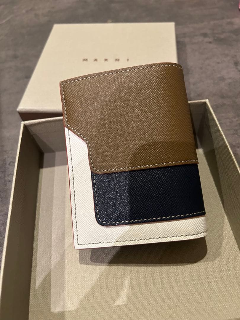 MARNI 二つ折り財布 ブラウン/ネイビー