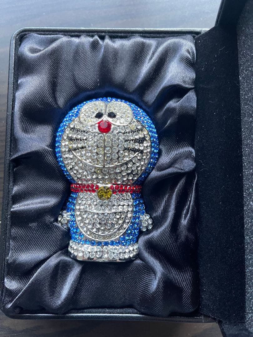 ドラえもん　スワロフスキークリスタル置物　希少物