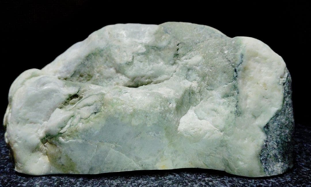 ★翡翠原石★糸魚川硬玉【小滝灰ラベ・転石・切り出し❶1319ｇ】