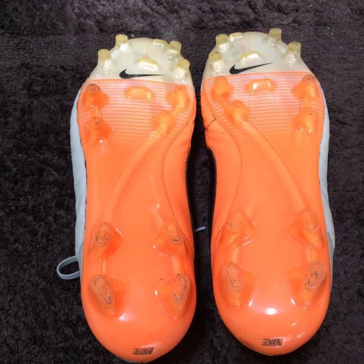 ナイキ サッカー スパイク ティエンポレジェンド