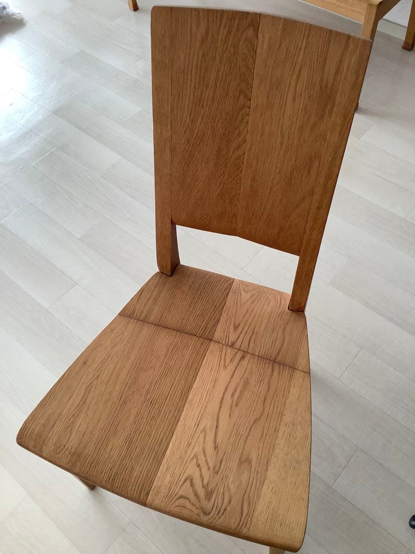 ④カリモク　椅子　幅465×奥行550×高さ875mm×座面の高さ410mm