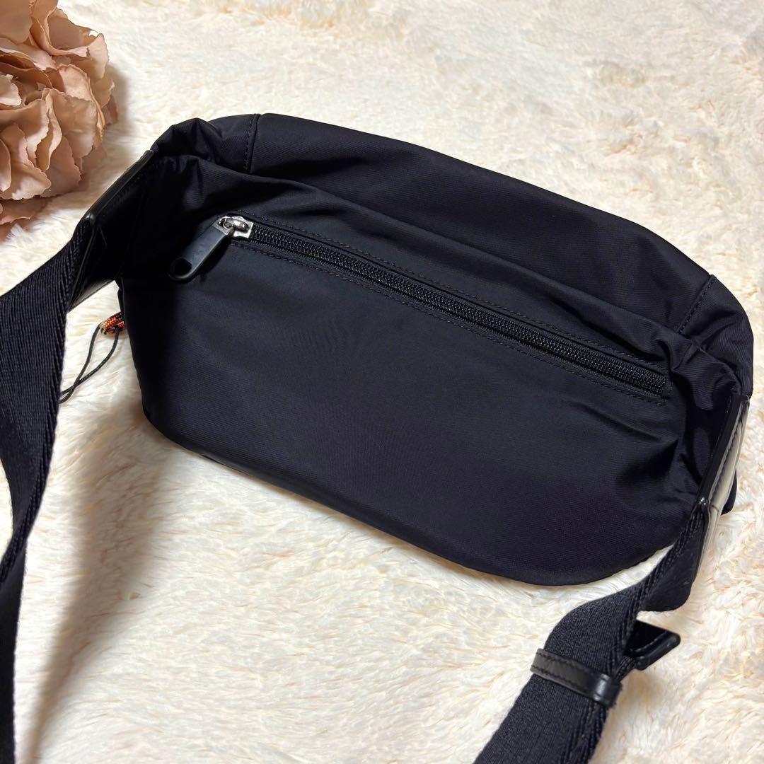 極美品 バーバリー ボディバッグ サコッシュ 黒 ロゴ ユニセックス