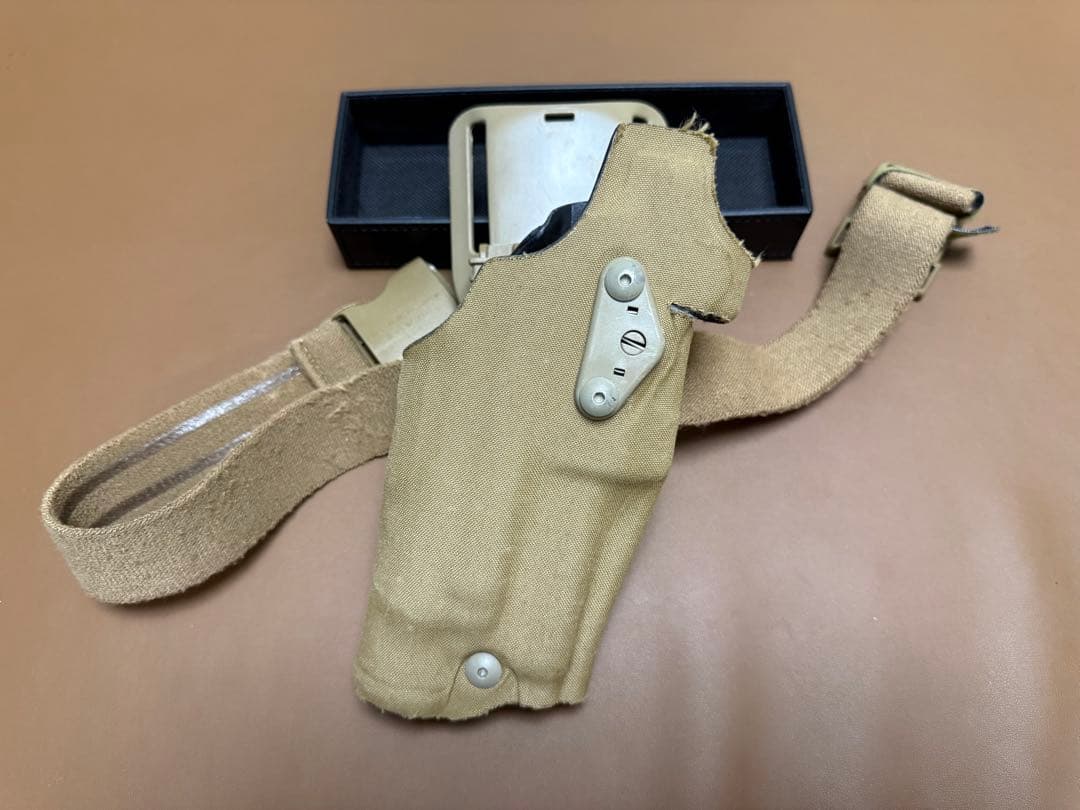 SAFARILAND GLOCK 17/22 ホルスター 実物　TAN 中古