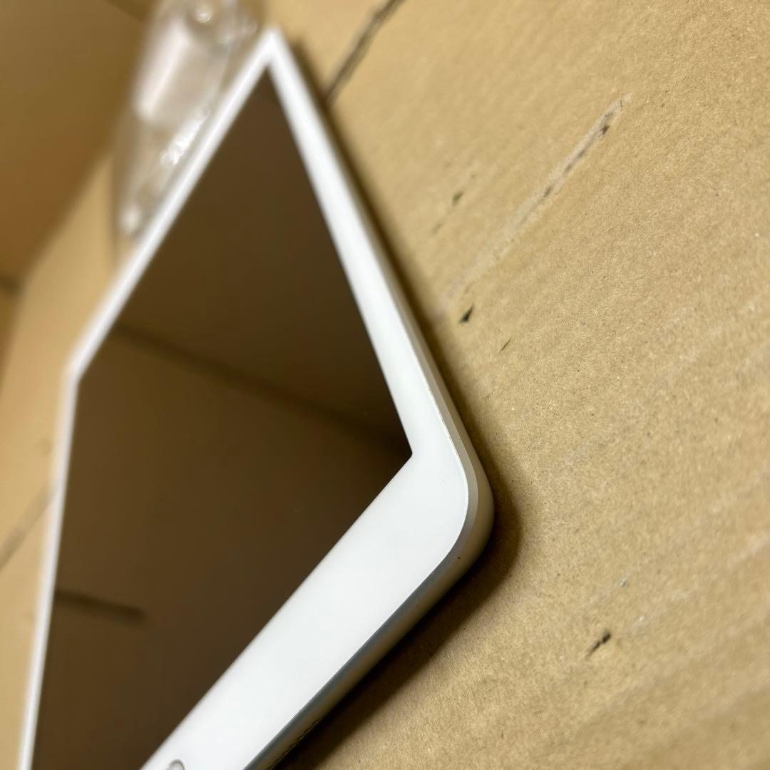 Apple iPad (第８世代) Wi-Fi 32GB シルバー