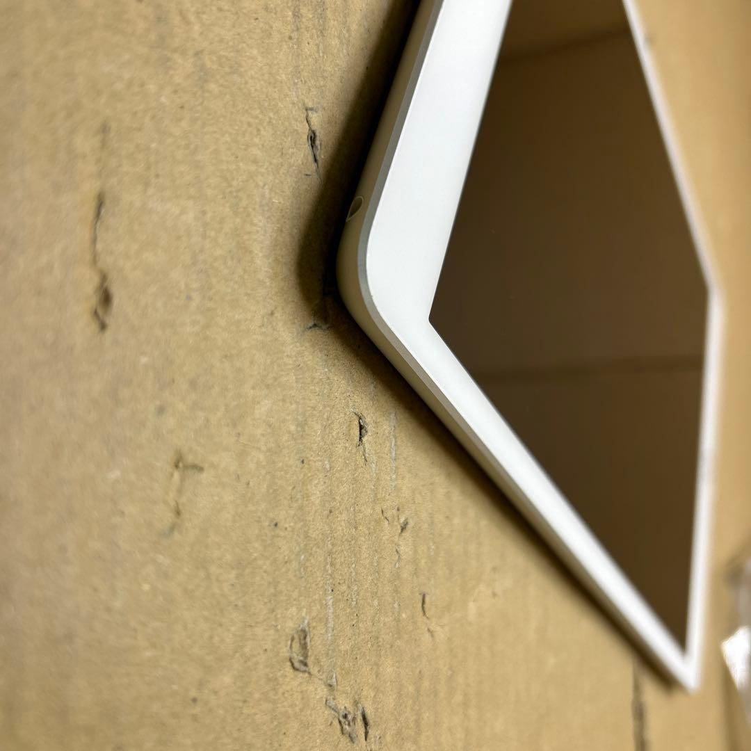 Apple iPad (第８世代) Wi-Fi 32GB シルバー