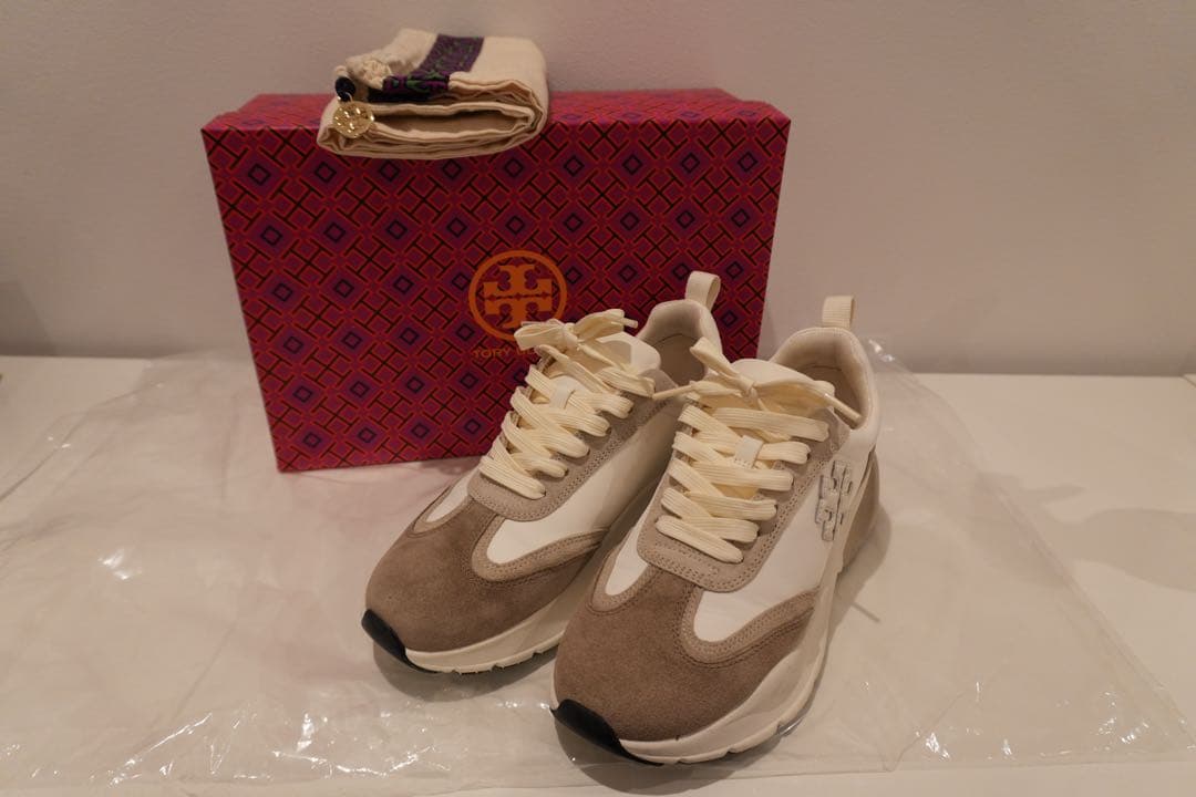 定価49,500円　トリーバーチ　スニーカー　ホワイト系