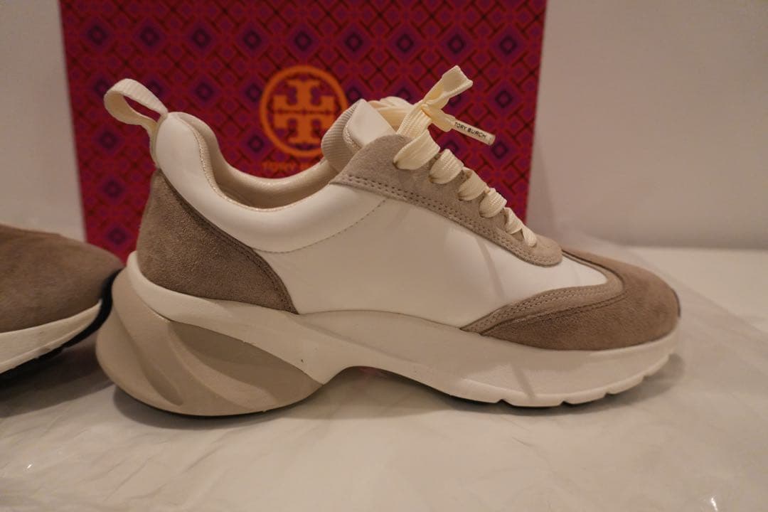 定価49,500円　トリーバーチ　スニーカー　ホワイト系