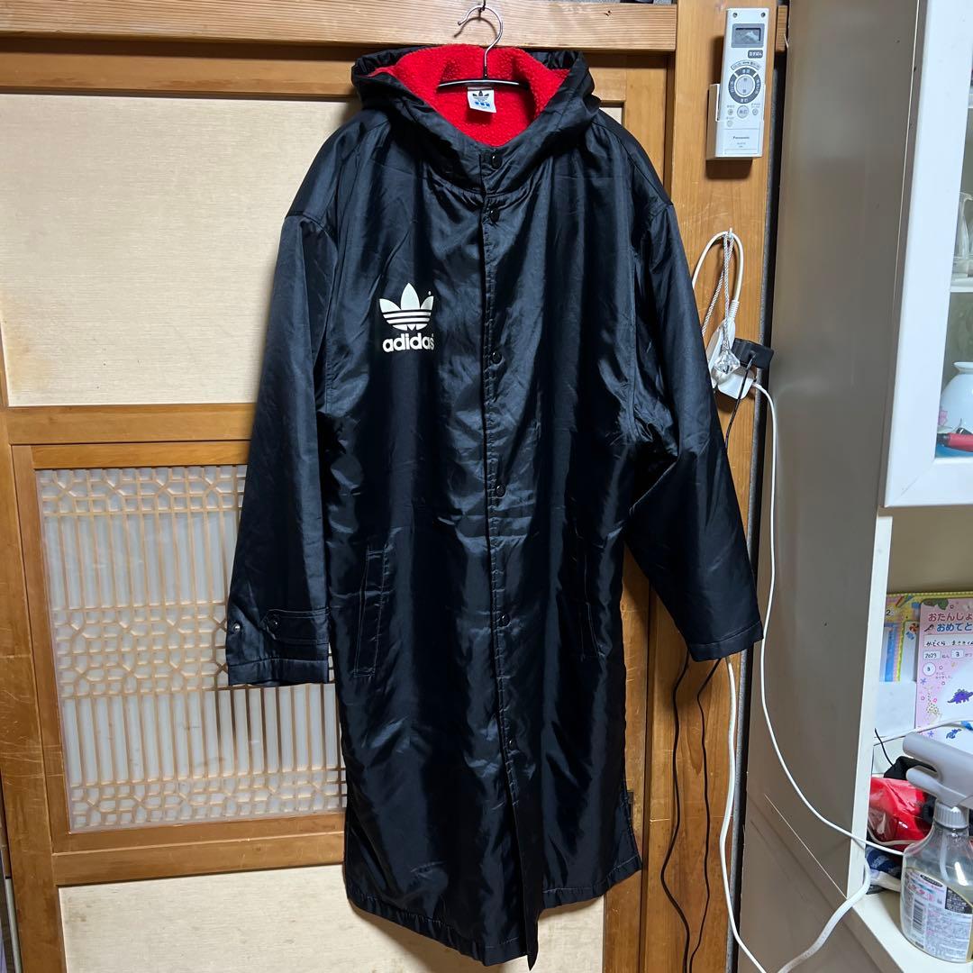 ヴィンテージ 古着 adidas アディダス ベンチコート デサント製　黒　赤