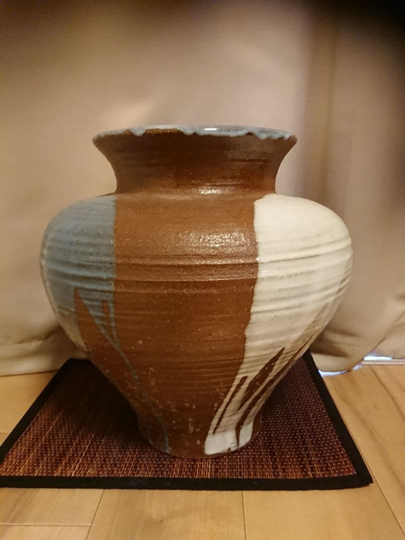 綺麗な大きい壺 (高さ40×横幅40)