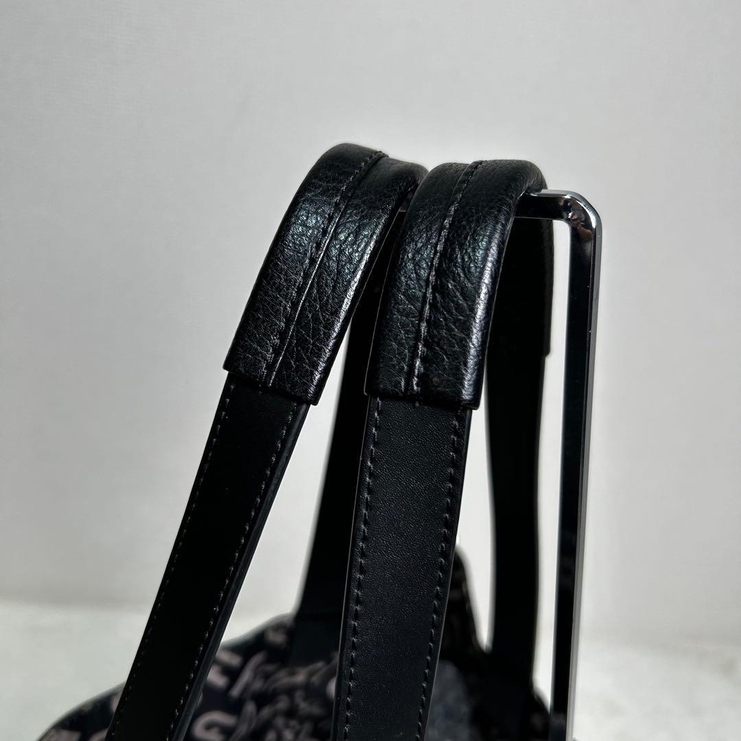 極美品　FURLA リバーシブル仕様　A4収納可　シボ革　トートバッグ　黒