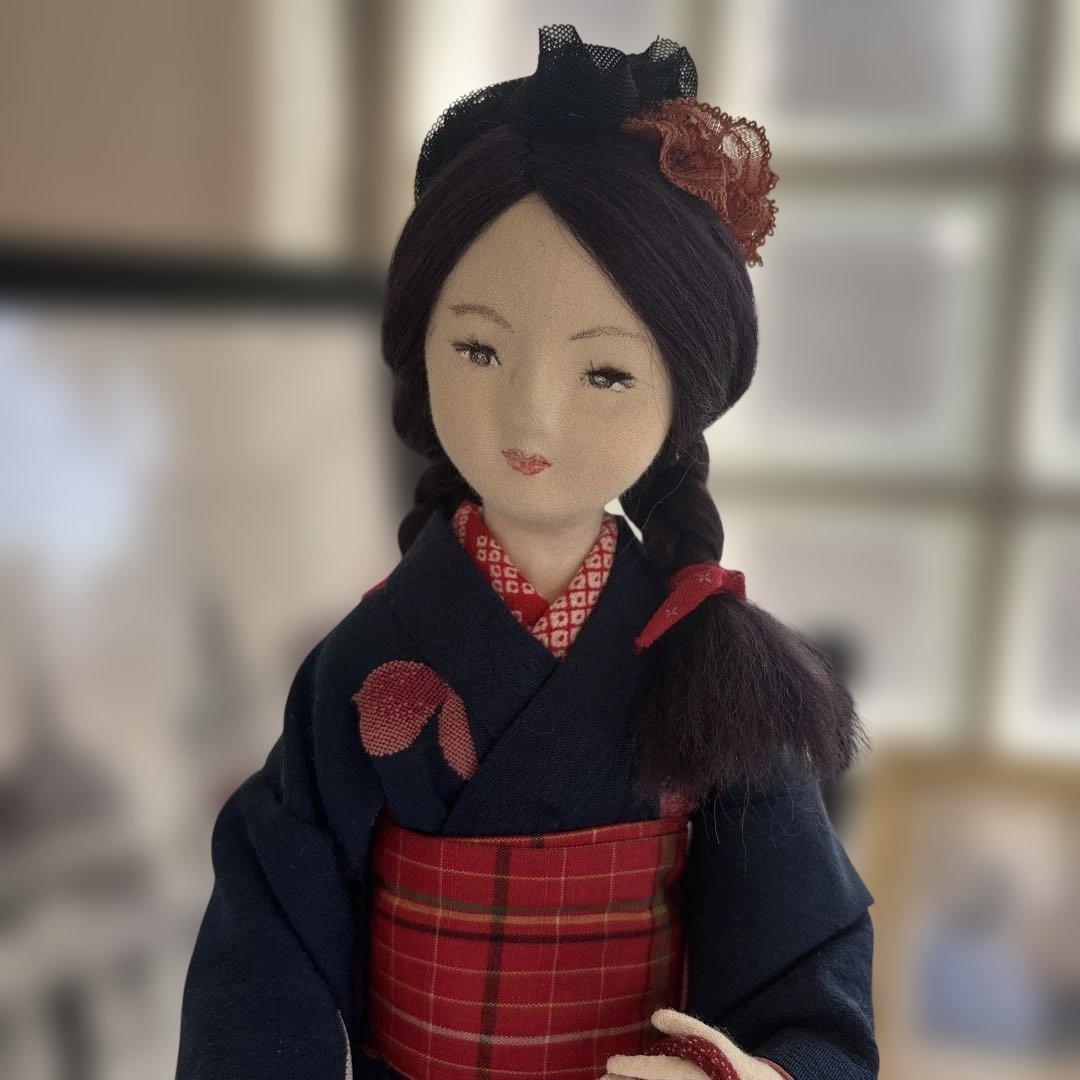 和服の人形 黒髪 花飾り　状態とても良いです