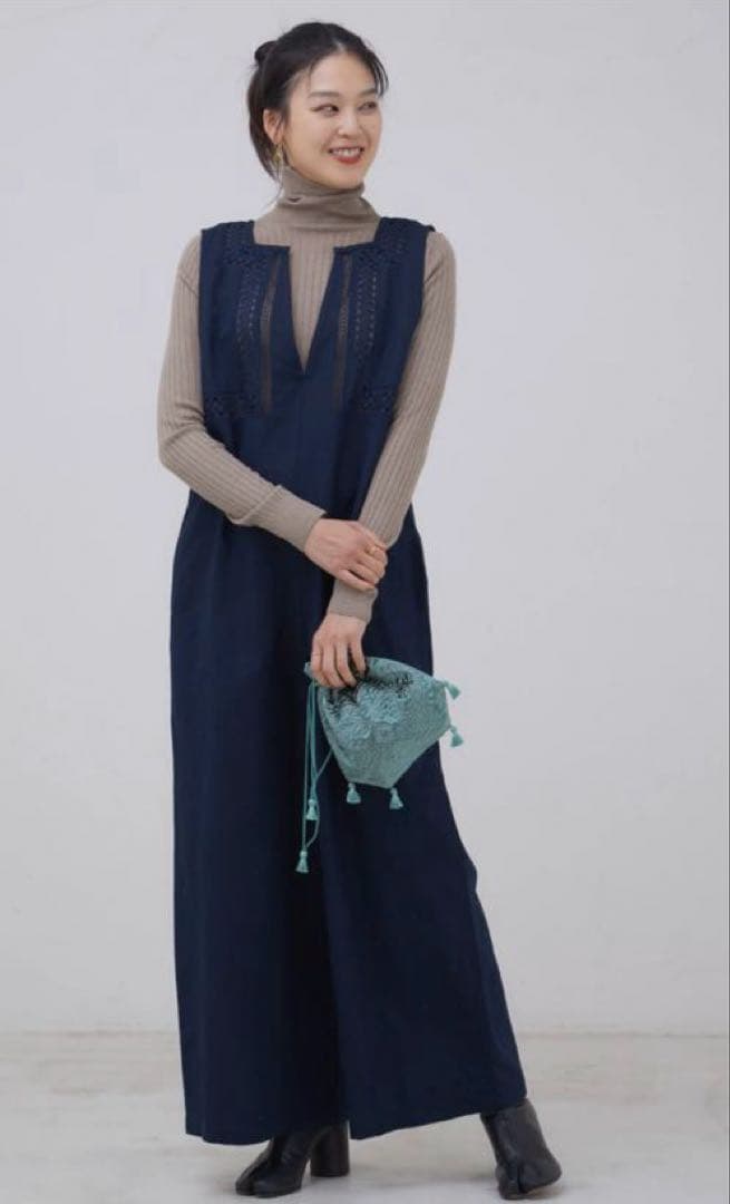 えいこ　ヌキテパネイビー Vネック ロングサロペット