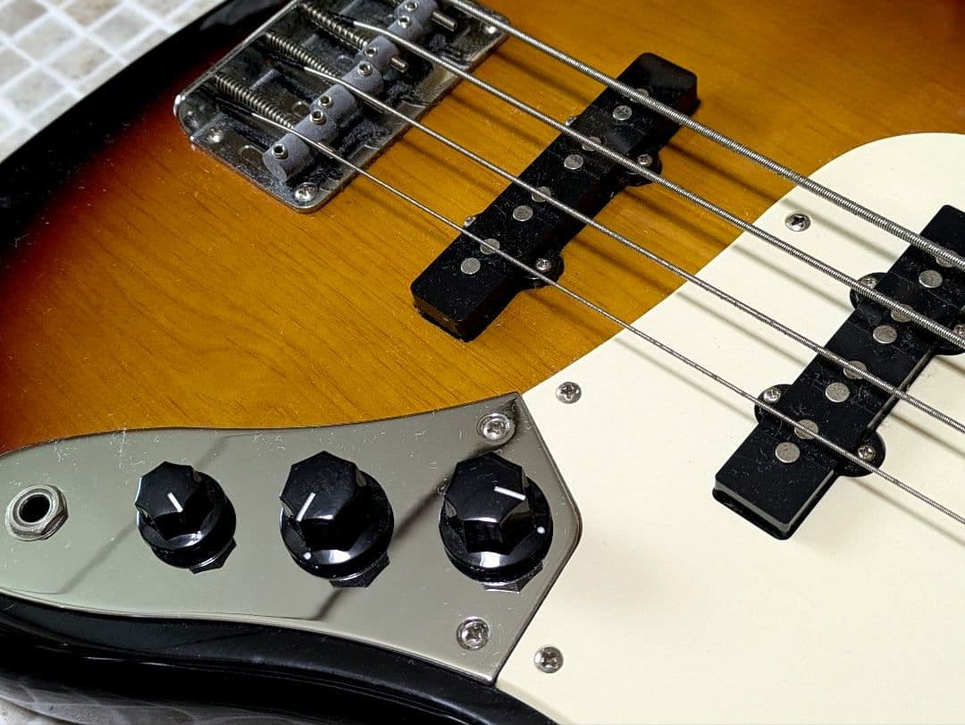 r*n様 BUSKERS バスカーズ ベース エレキベース サンバースト ジャズ