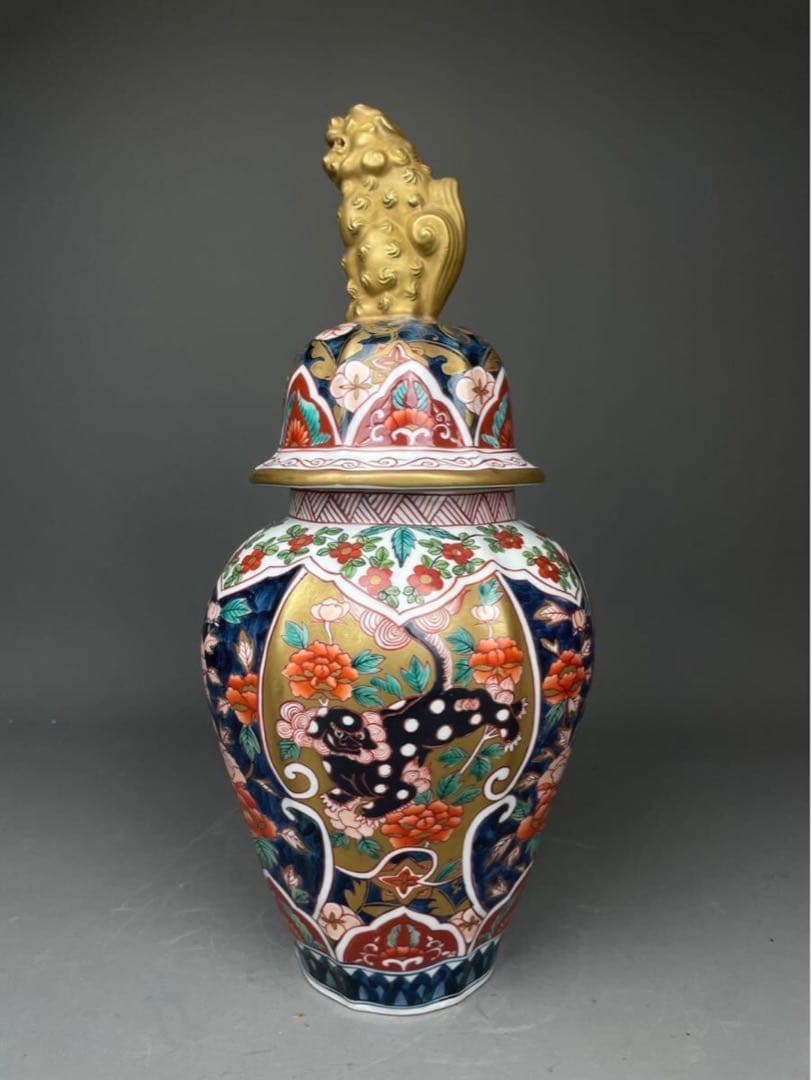 古伊万里 沈香壺 獅子摘 金彩色絵 牡丹獅子図 獅子鈕蓋付大壷 沈香壷