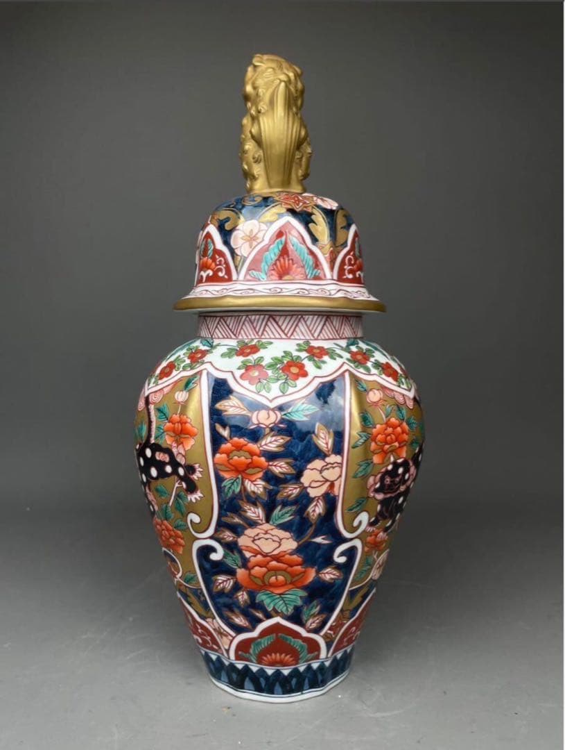 古伊万里 沈香壺 獅子摘 金彩色絵 牡丹獅子図 獅子鈕蓋付大壷 沈香壷